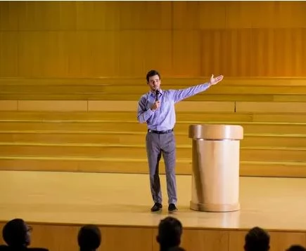 Pentingnya Menyampaikan Pidato dengan Percaya Diri